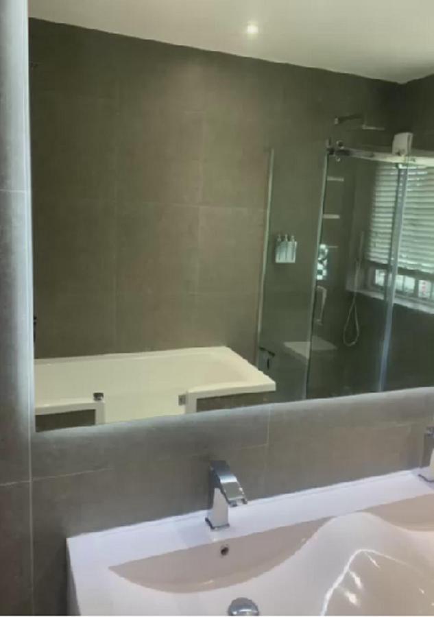 Wandsworth, South London Deluxe King Room 1 Bagian luar foto